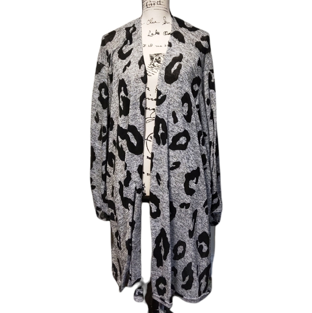WHITE BIRCH Grey Leopard Print Cardigan Open Front 2X